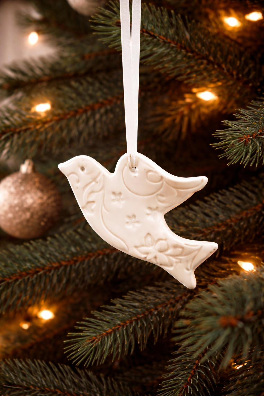 Ornament Dove Pattern White *CM