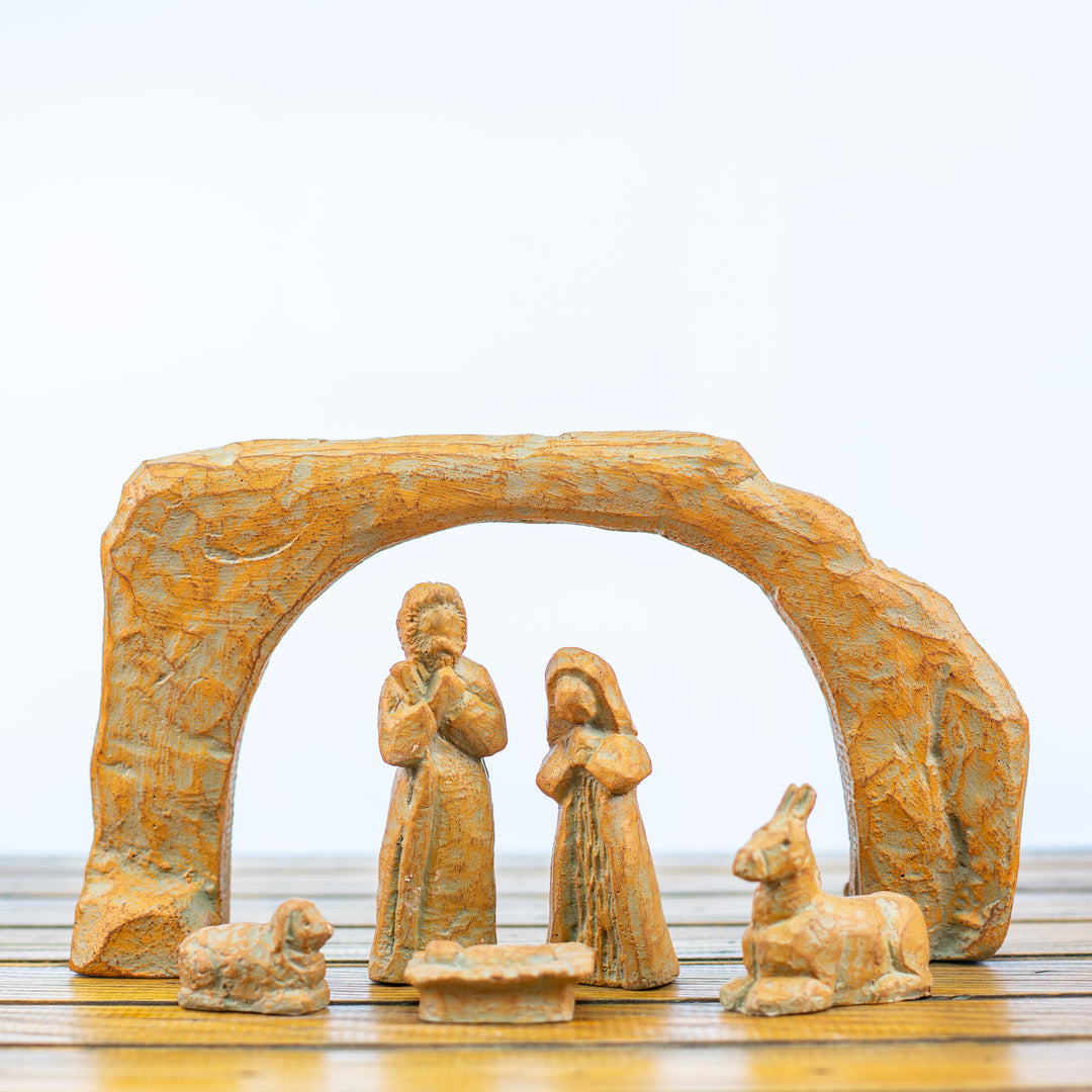 Nativity Carved Arch Green Rust